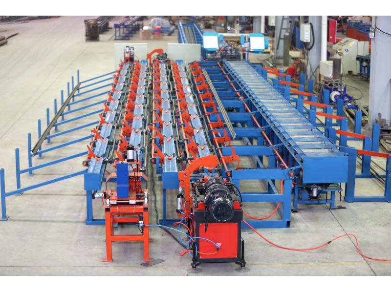 鋸切套絲打磨生產(chǎn)線受歡迎的原因有哪些